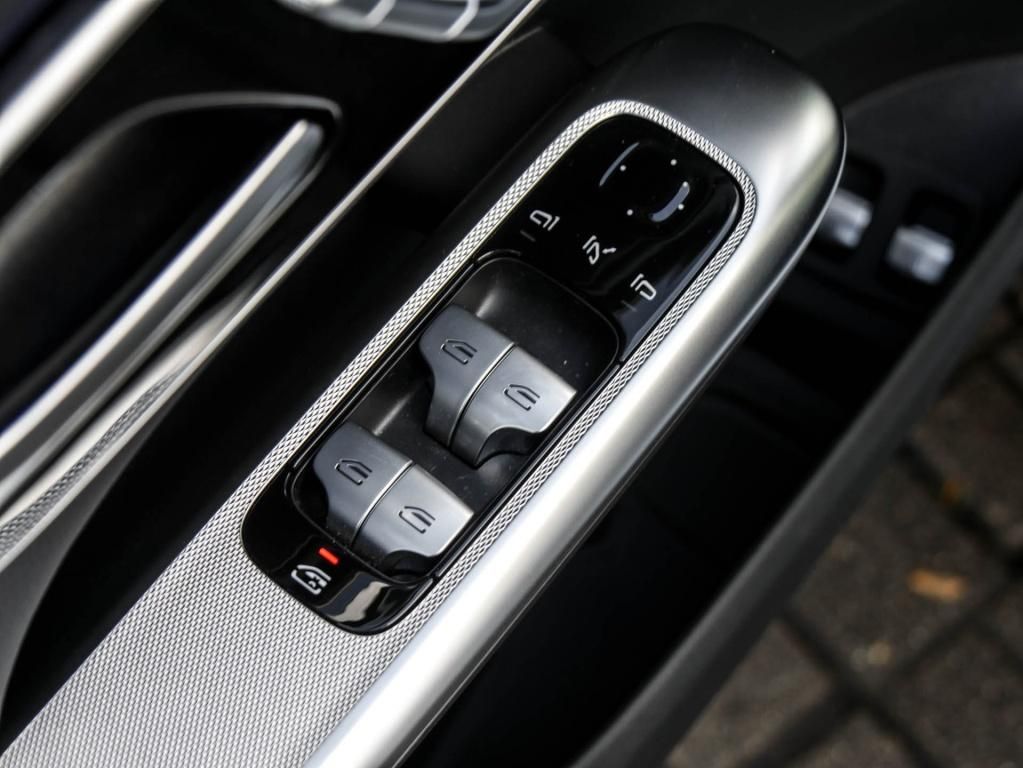 Mercedes-Benz GLC 300 e 4M Avantgarde/Pano/AHK/Distr/Memo/18''