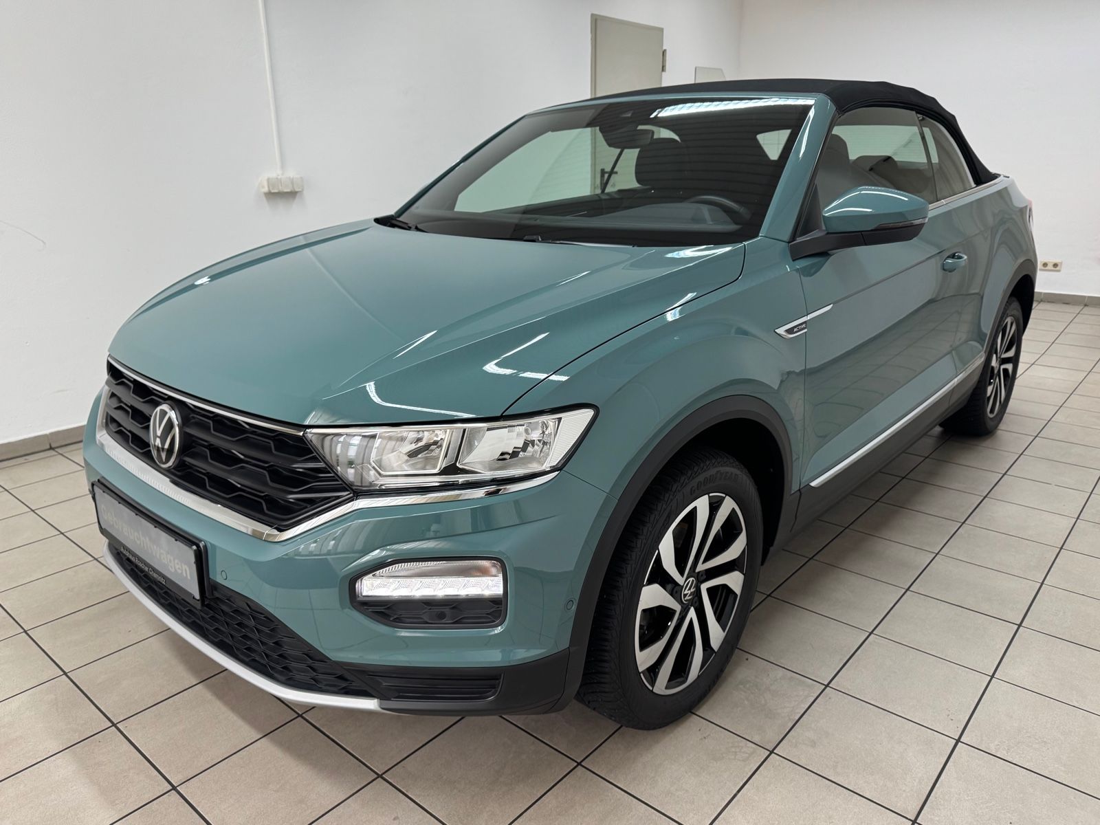 Volkswagen T-Roc Active - Samsaru's Car Outlet