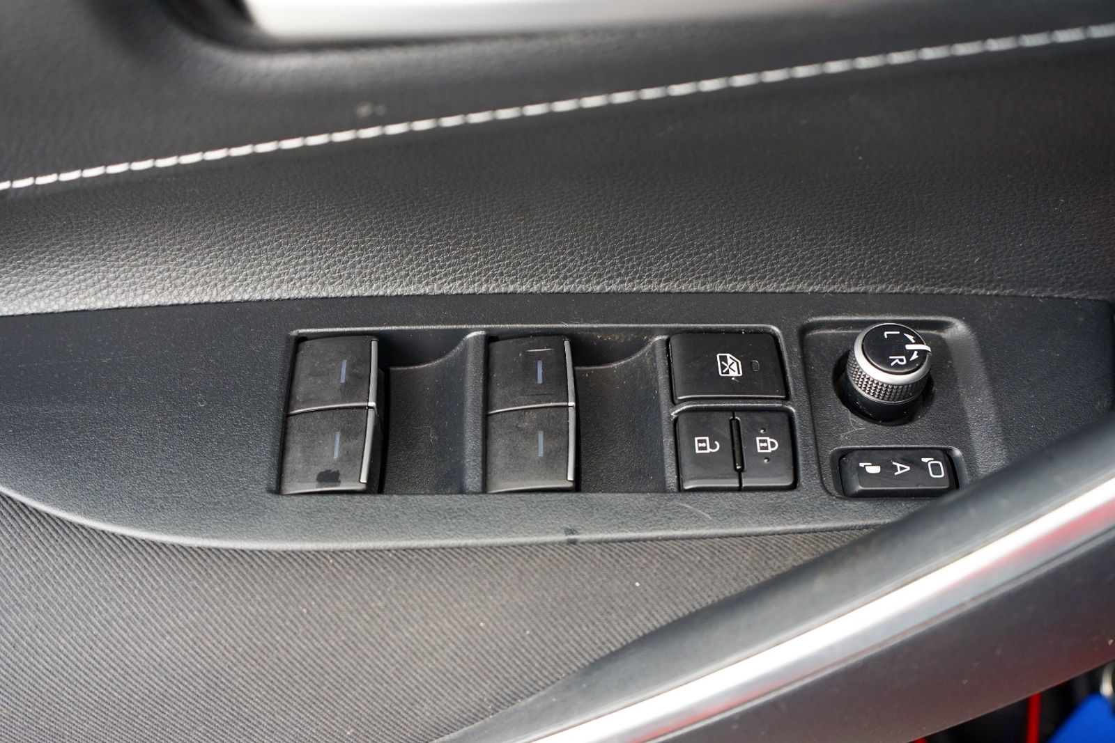 Toyota Corolla 2.0 Hybrid Business Edition - Samsaru's Car Outlet