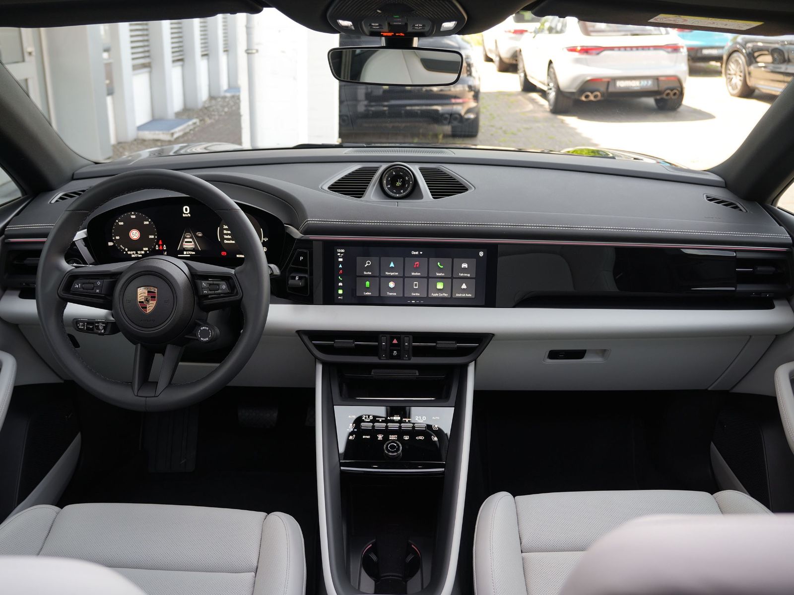 Porsche Macan 4 - Samsaru's Car Outlet