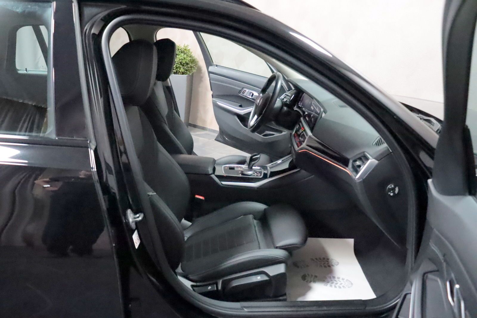BMW 320 Sport Line Touring - Samsaru's Car Outlet