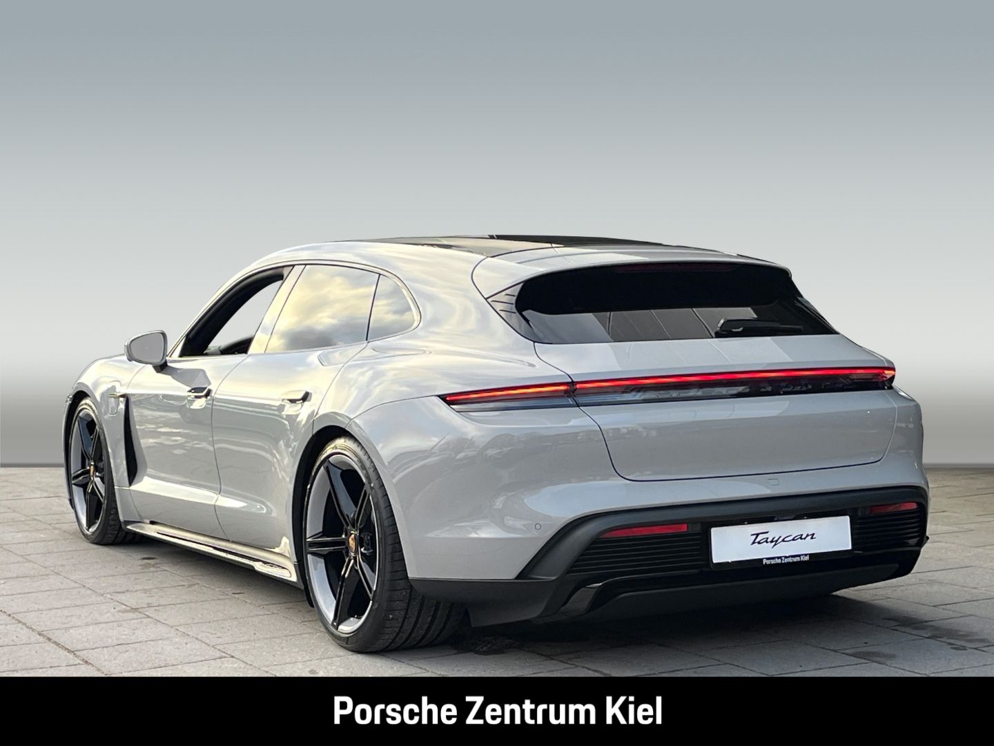 Porsche Taycan GTS HA-Lenkung InnoDrive Head-Up BOSE