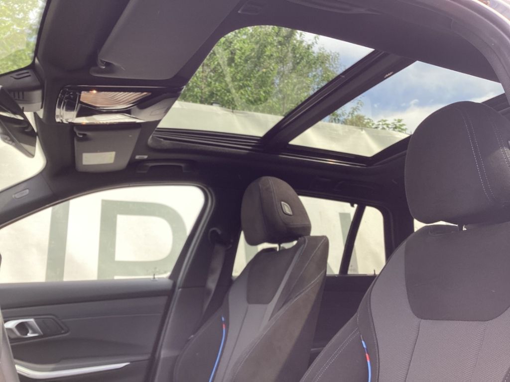 BMW 330 i xDrive Tour M-Sport Pano AHK 19''SRneu HUD