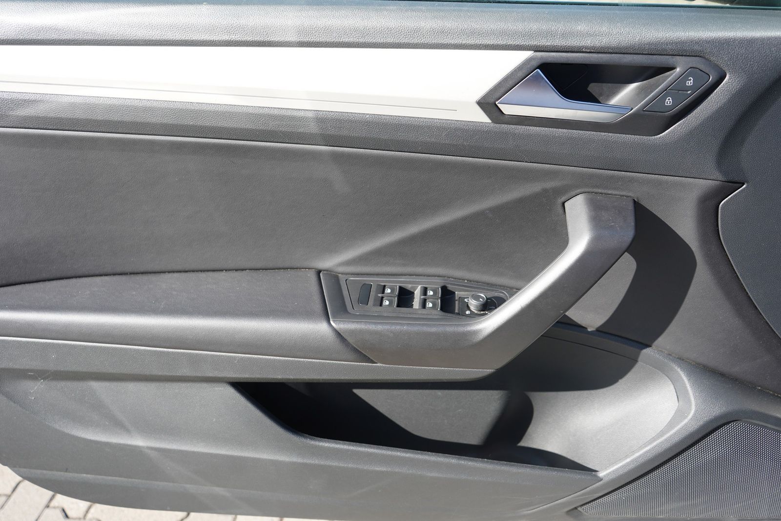 Volkswagen T-Roc 1.5 TSI Style - Samsaru's Car Outlet