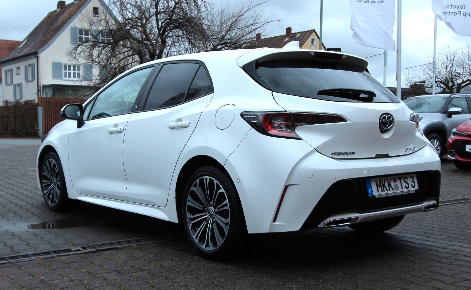 Toyota Corolla Hybrid Team - Samsaru's Car Outlet