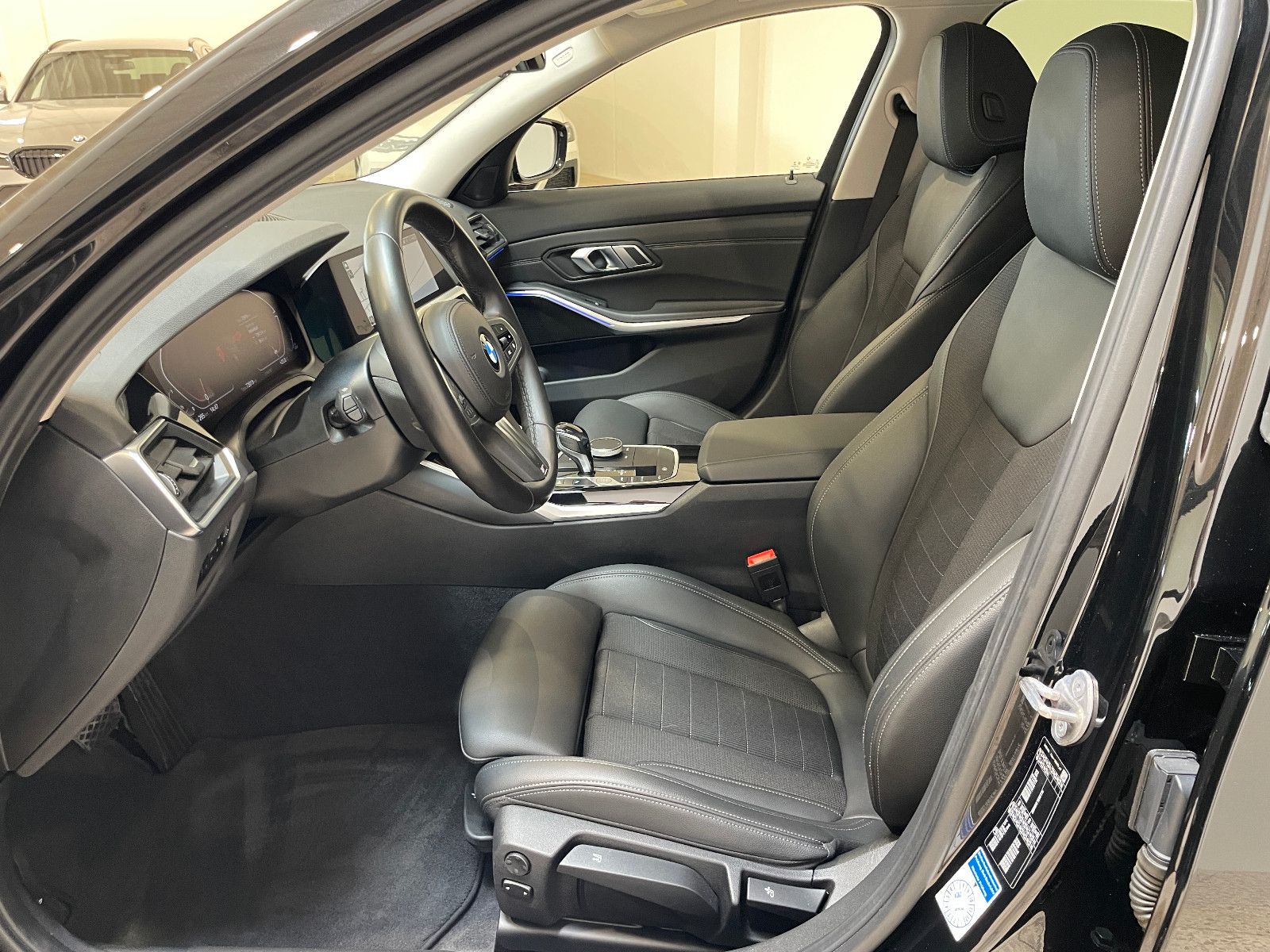 BMW 320d Touring Sport Line - Samsaru's Car Outlet