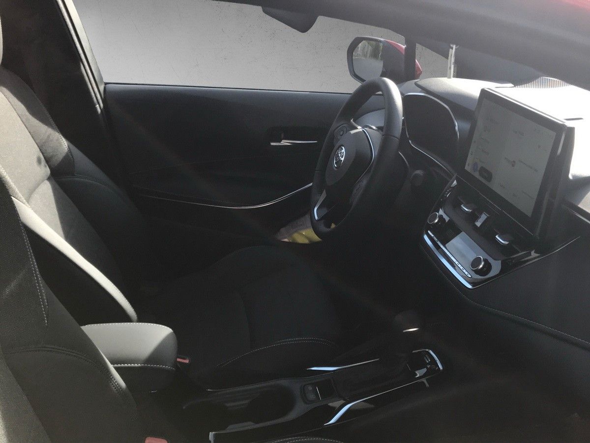 Toyota Corolla 1.8 Hybrid - Samsaru's Car Outlet