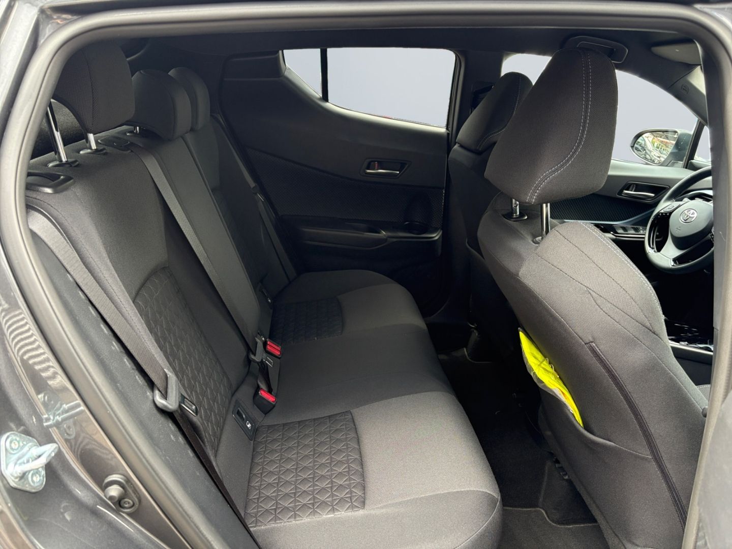 Toyota C-HR 2.0 Hybrid - Samsaru's Car Outlet