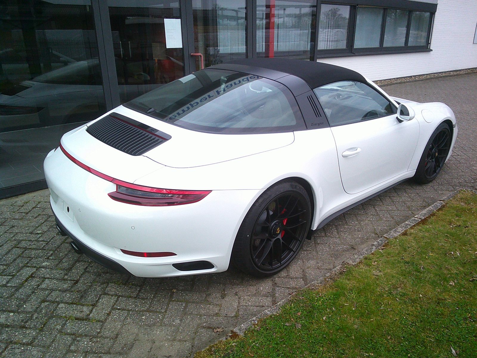 Porsche 911 Carrera 4 GTS - Samsaru's Car Outlet