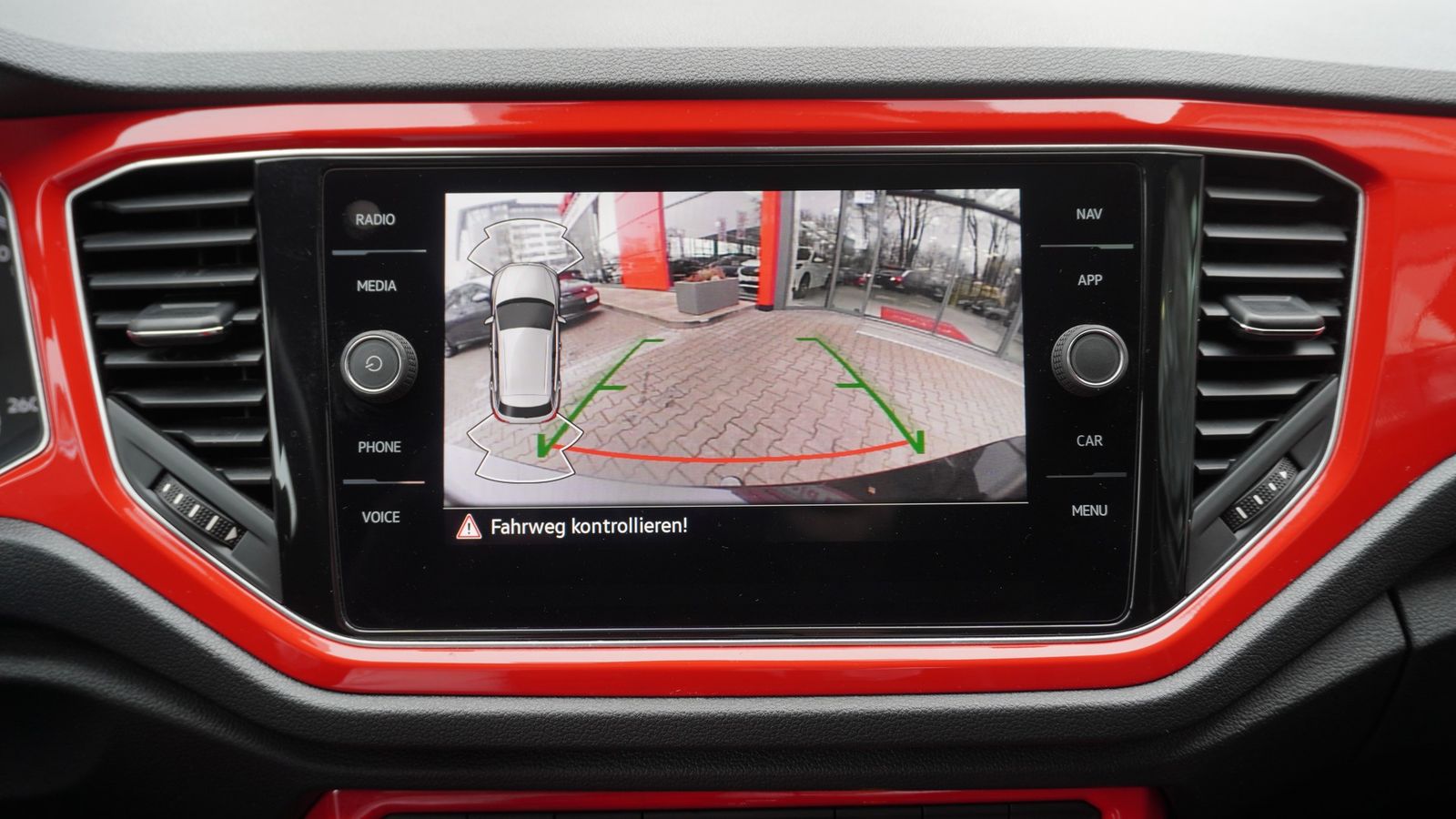Volkswagen T-Roc 2.0 TDI R-Line - Samsaru's Car Outlet