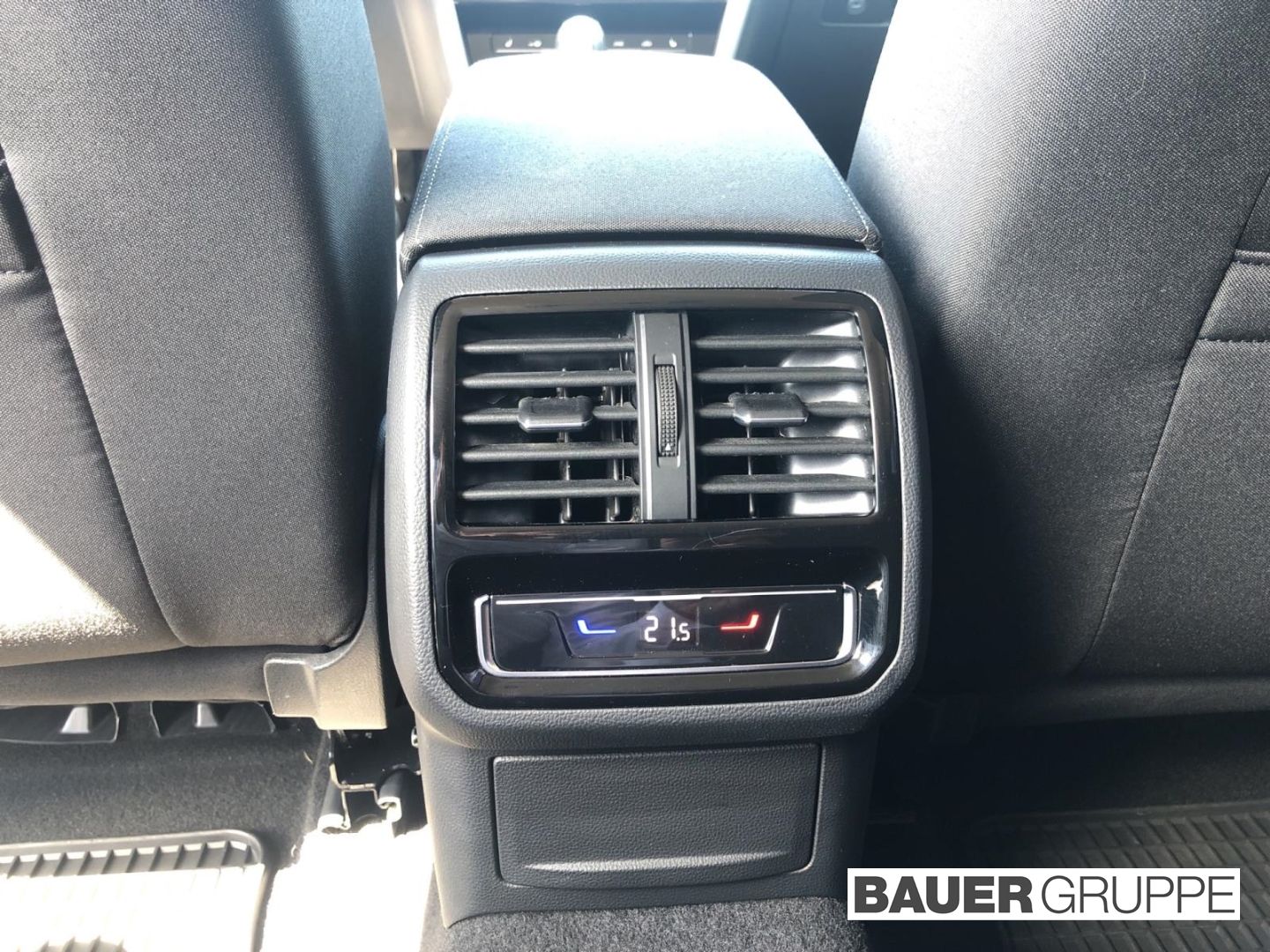 Volkswagen Passat Variant 2.0 TDI - Samsaru's Car Outlet