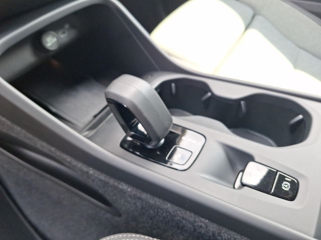 Volvo XC40 Core 2WD B3  *Allwetterreifen *Anhängerkupp