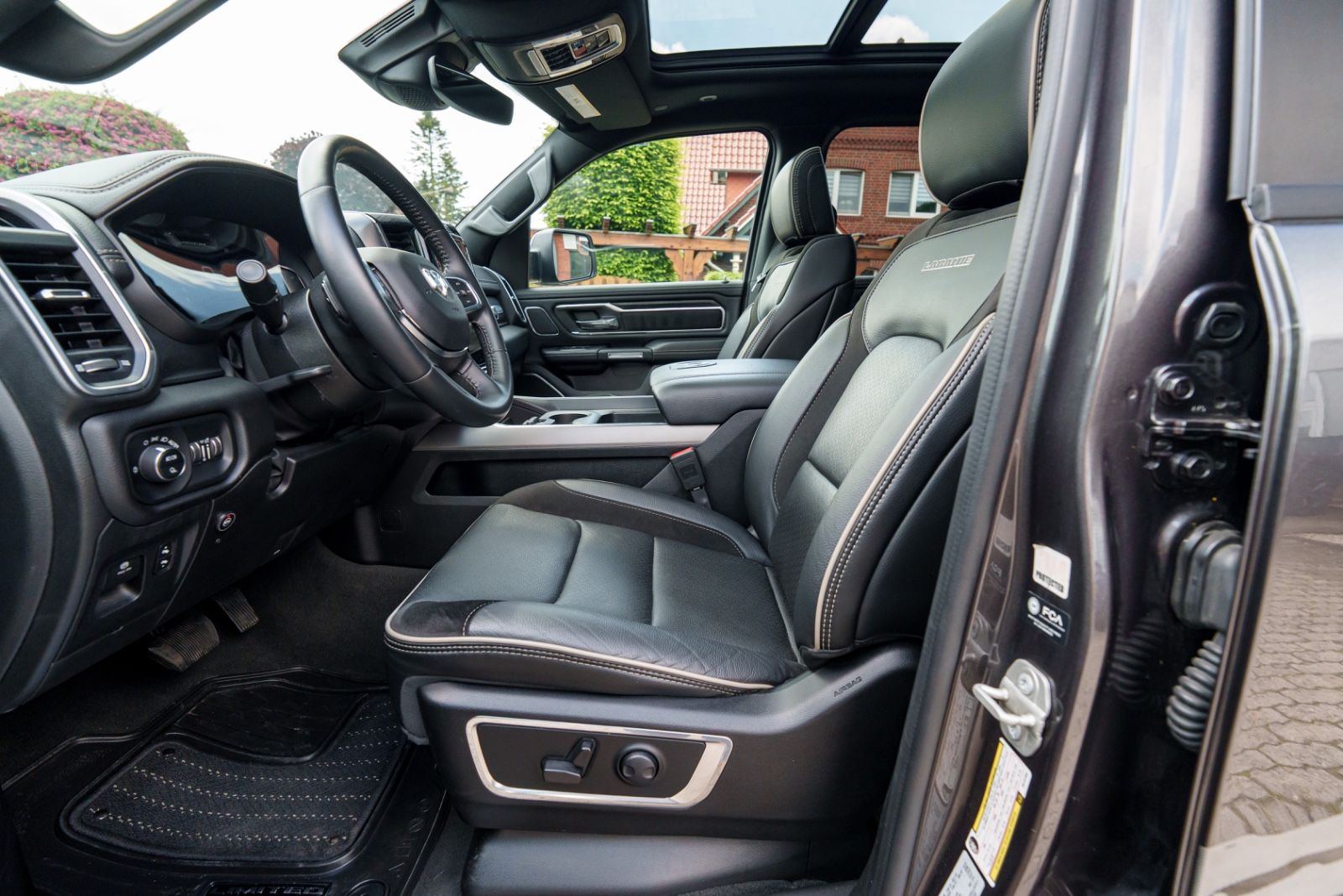 Dodge RAM5.7Laramie E-Torque/LPG/Navi/360*Dig-T/Pano