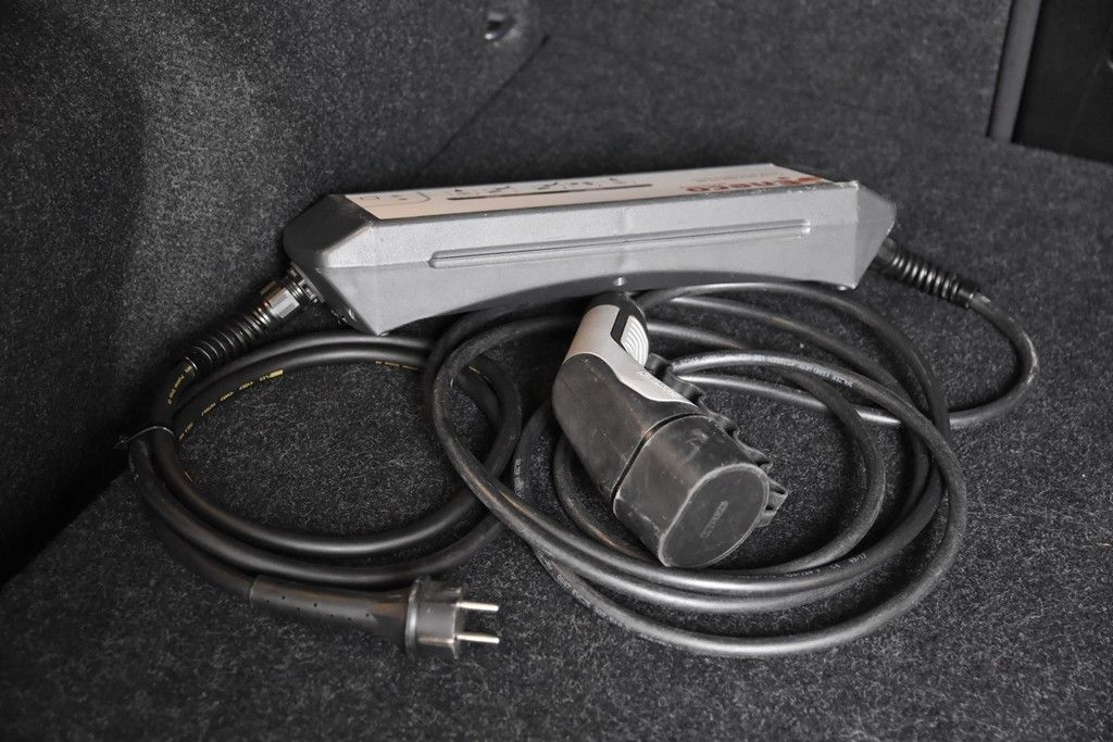 Volvo XC40 T4 Recharge Inscription - Samsaru's Car Outlet