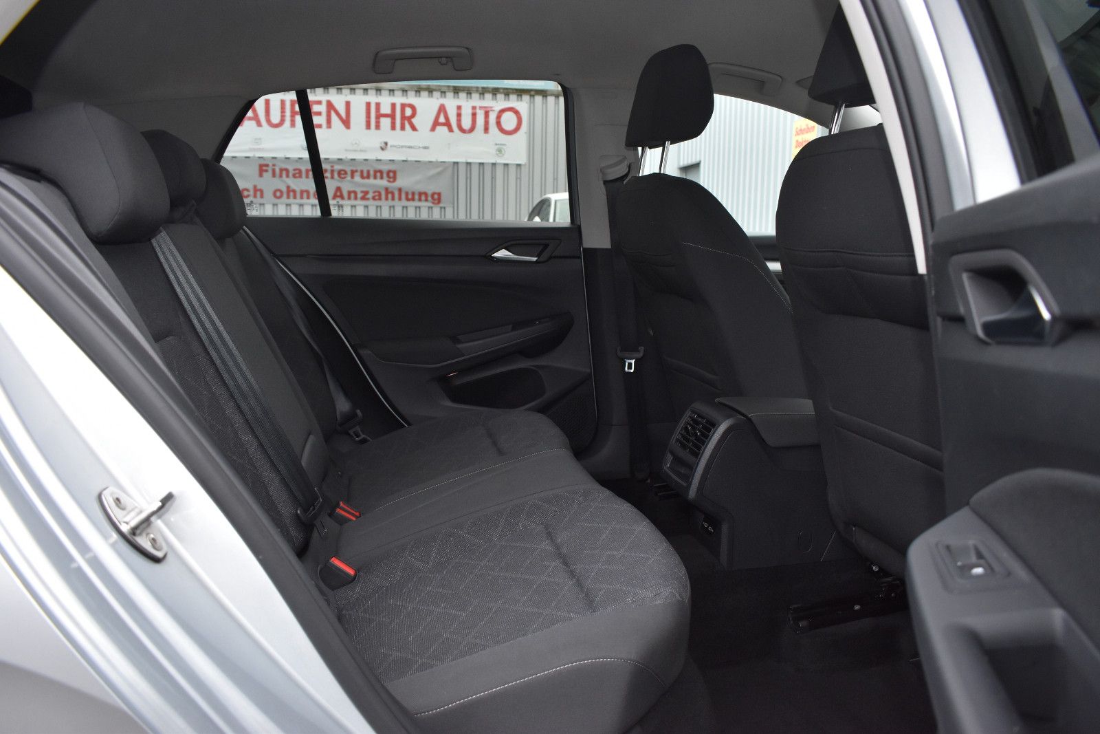 Volkswagen Golf VIII Life - Samsaru's Car Outlet