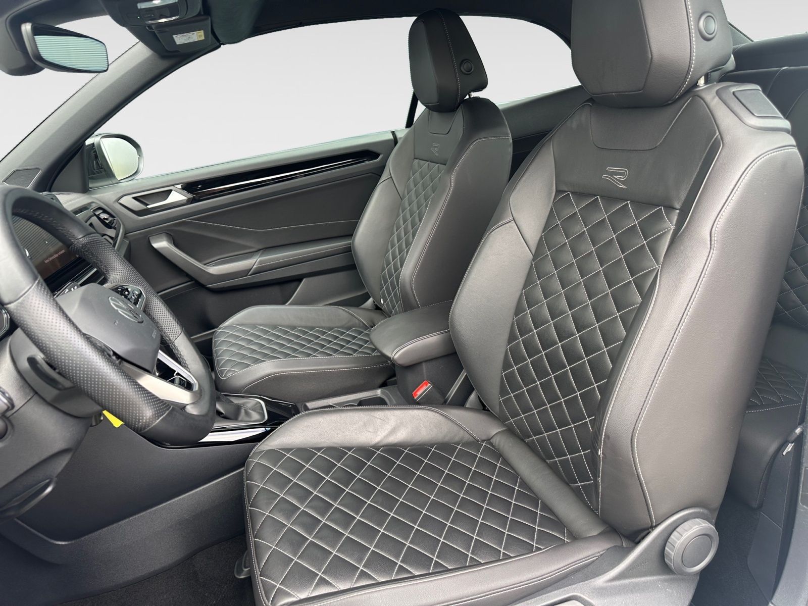 Volkswagen T-Roc R-Line - Samsaru's Car Outlet