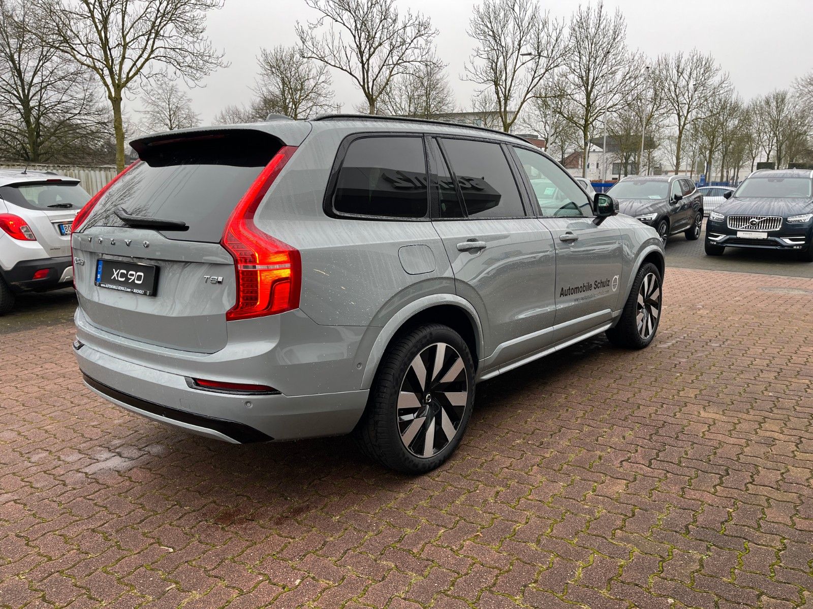 Volvo XC90 T8 Ultra Dark Plug-In AWD - Samsaru's Car Outlet