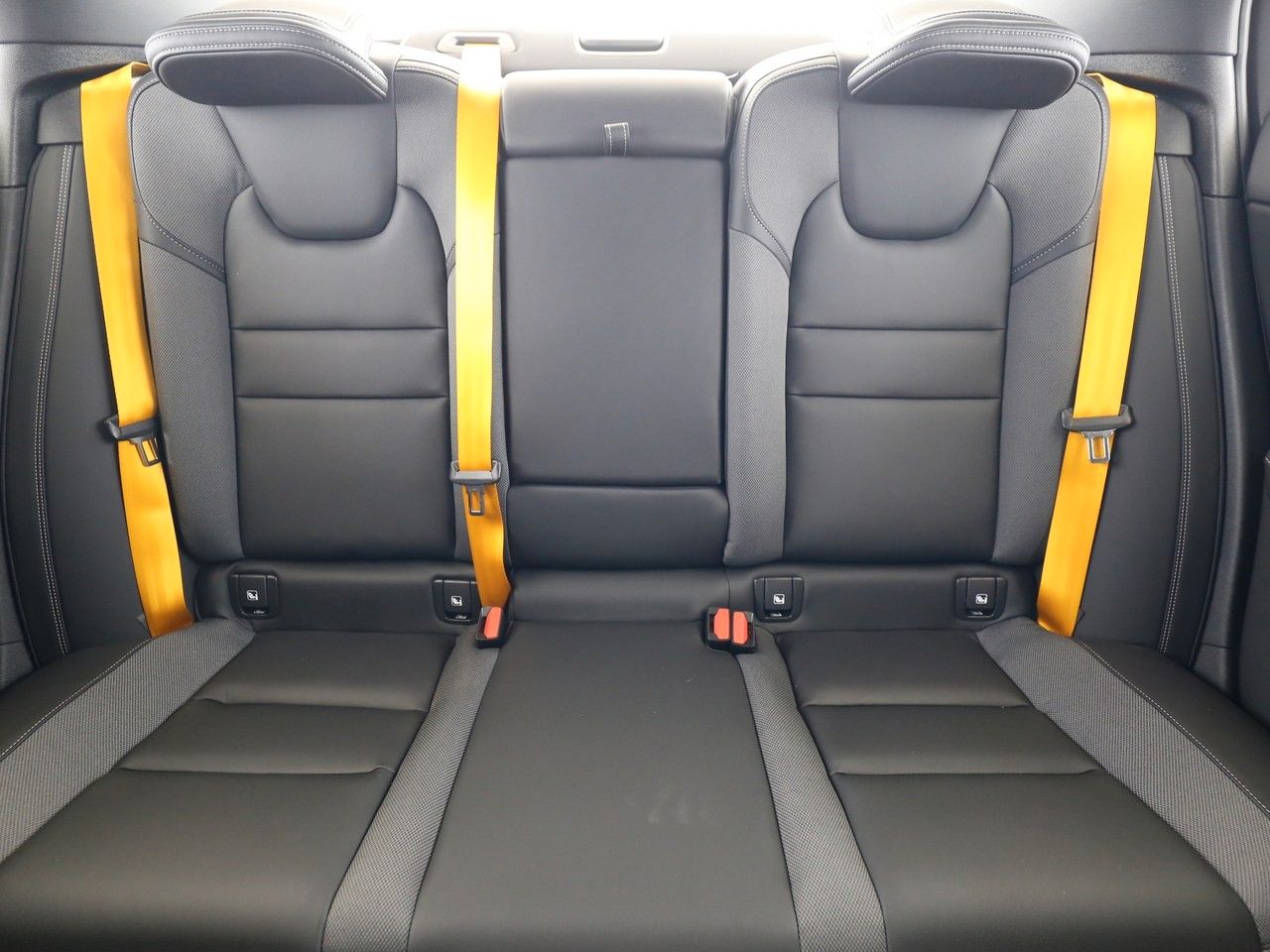 Volvo S60 T8  Polestar Engineered Recharge Plug-In Hy