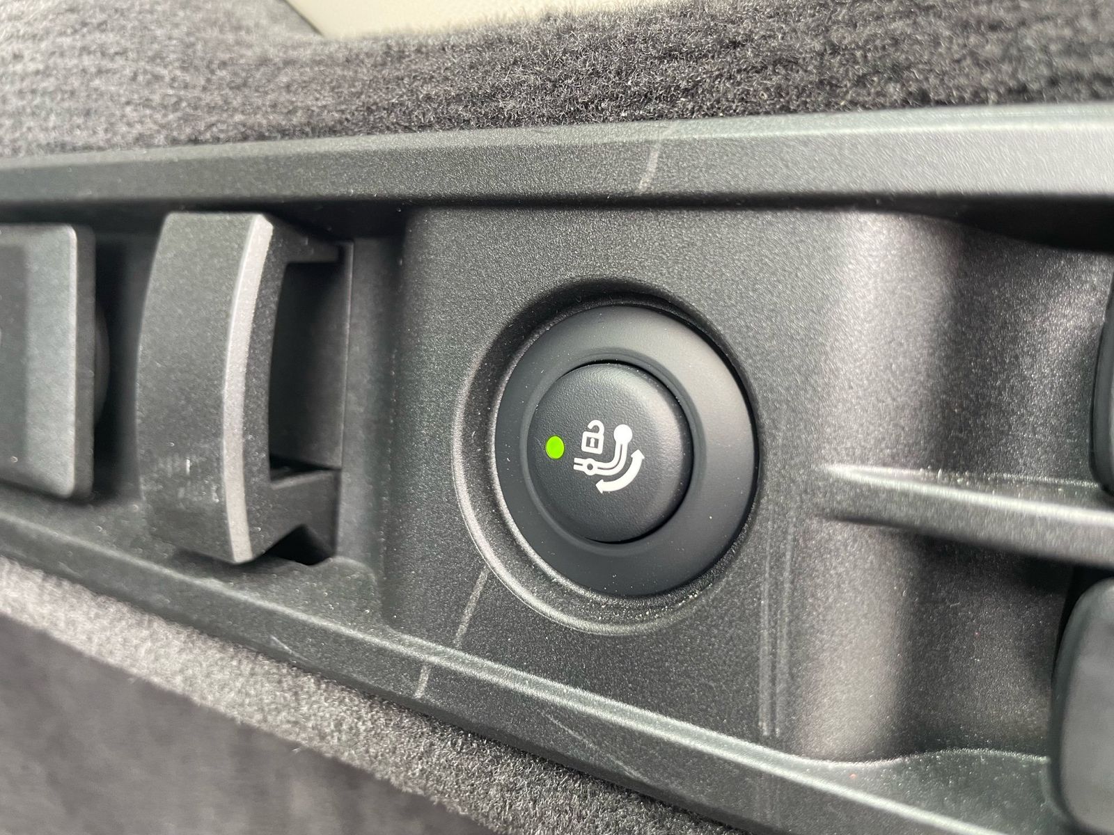 BMW 318i Touring || AHK ACC 360° Keyless eSitze LED