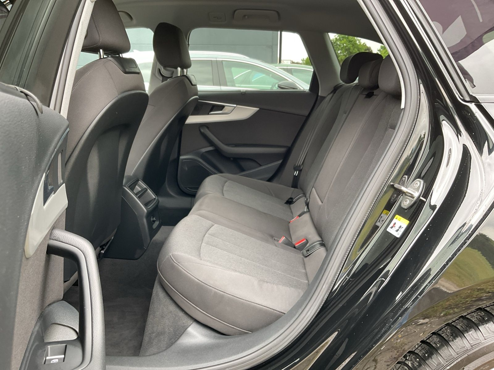 Audi A4 Avant 35 2.0 TFSI S-tronic - Samsaru's Car Outlet