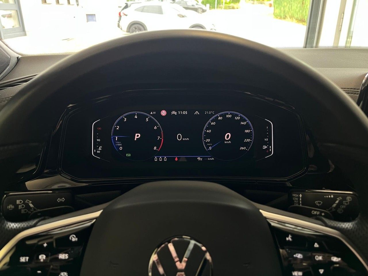 Volkswagen T-Roc 2.0 TSI DSG 4MOTION R Line - Samsaru's Car Outlet
