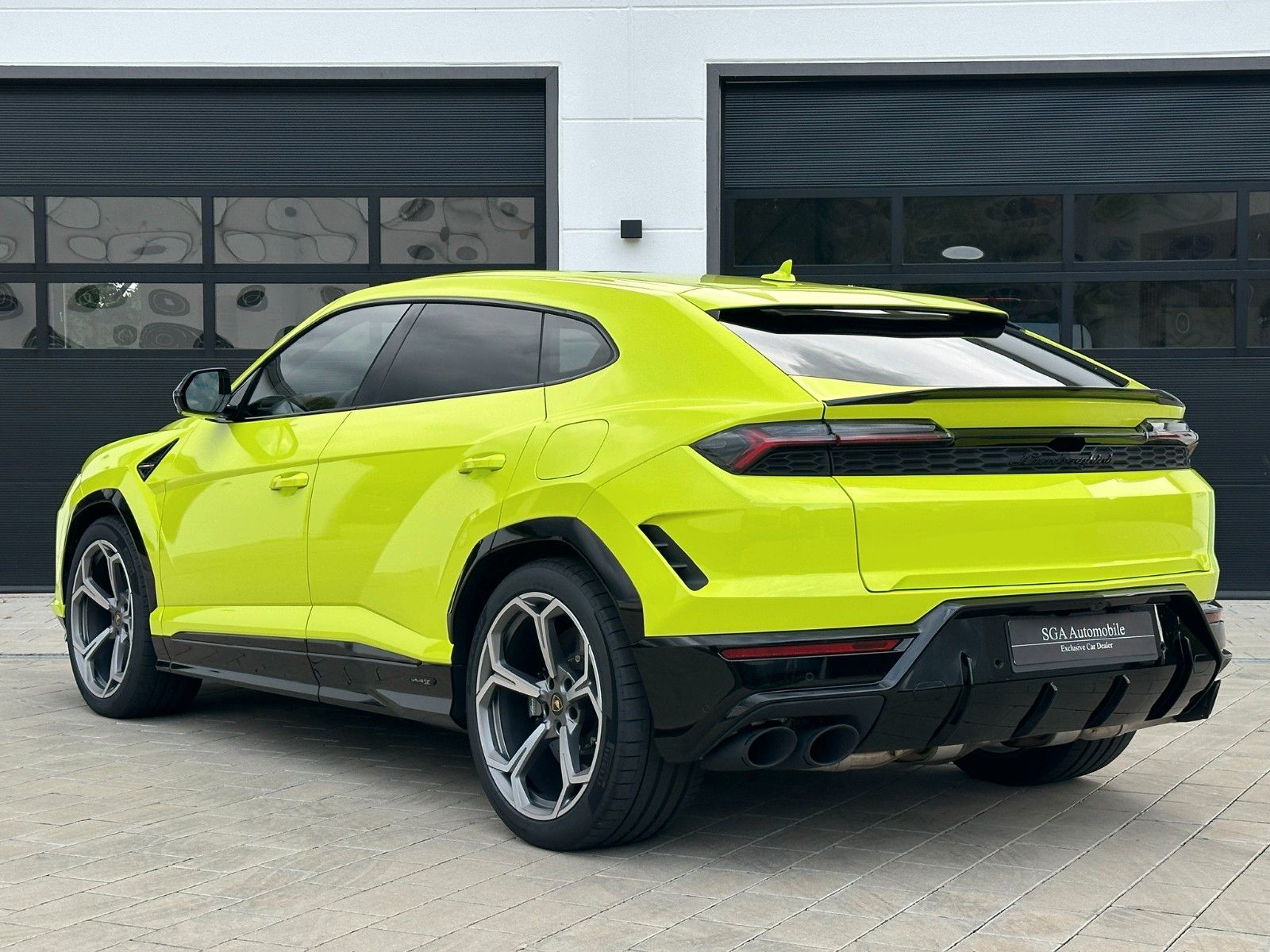 Lamborghini Urus - Samsaru's Car Outlet