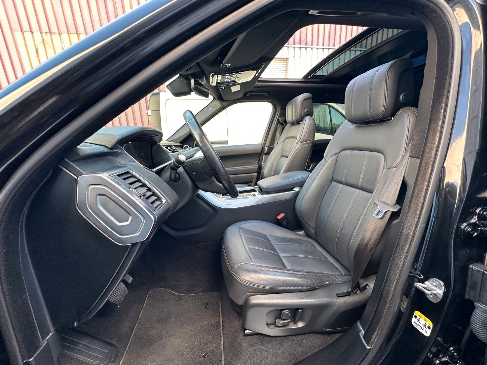 Range Rover Sport SE - Samsaru's Car Outlet