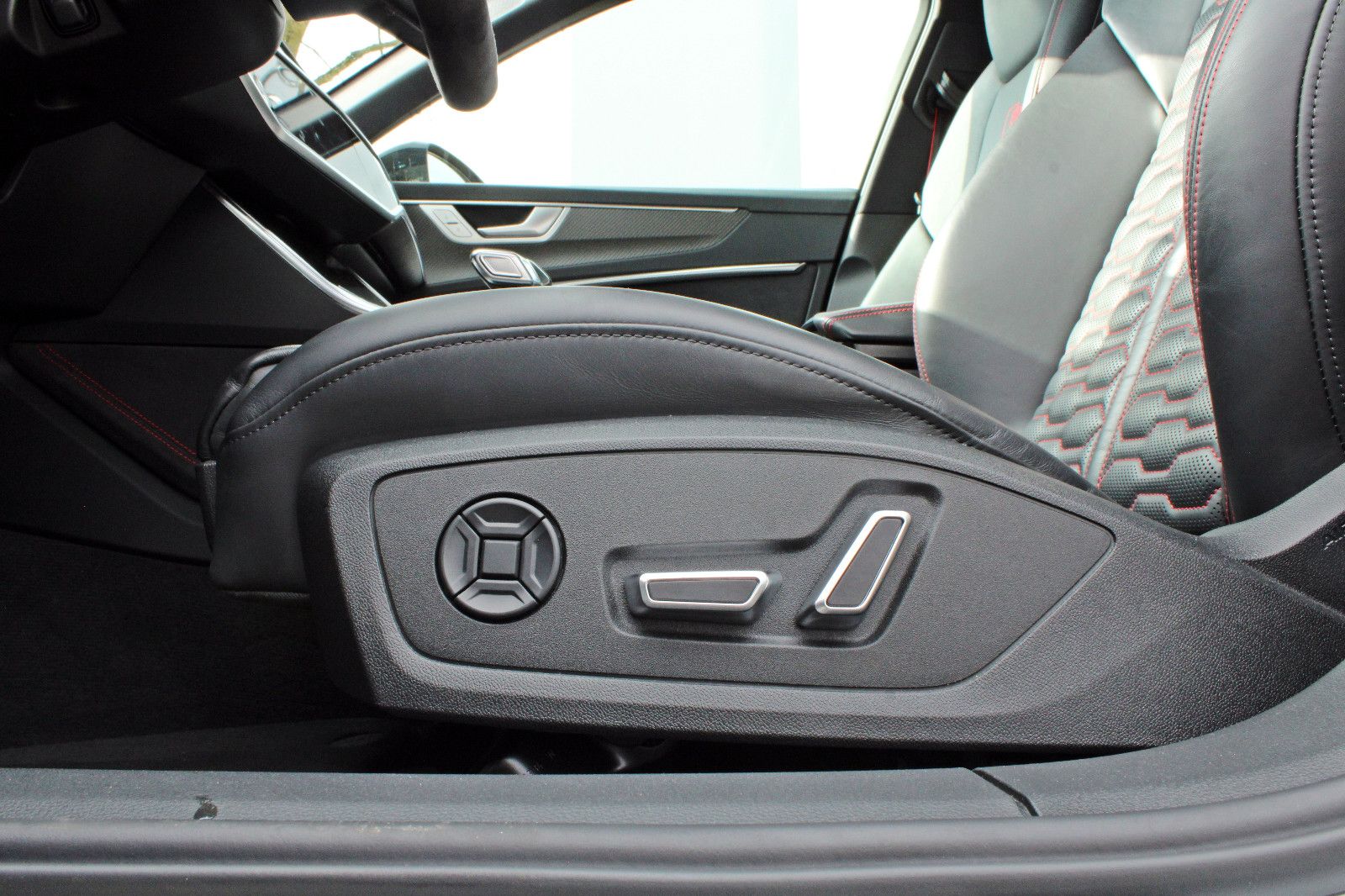 Audi RS6 Avant BLACK AHK PANO LASER HUD 280km/h LUFT