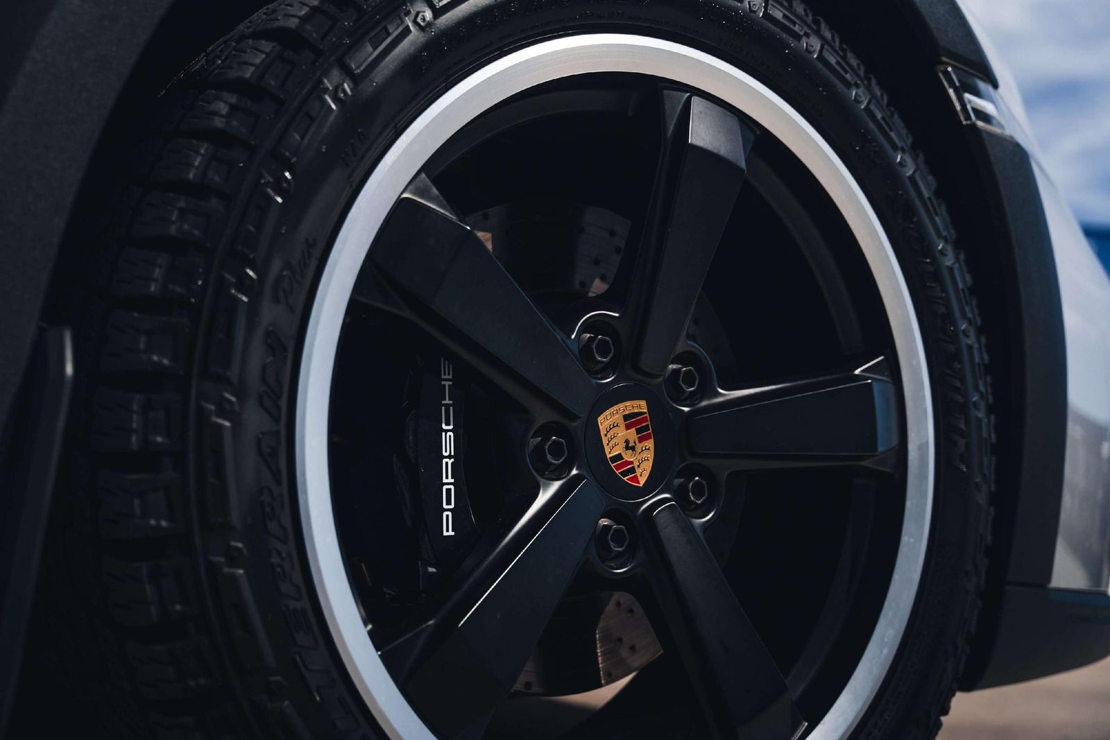 Porsche 992 Dakar / GT-Silver / Carbon / VAT