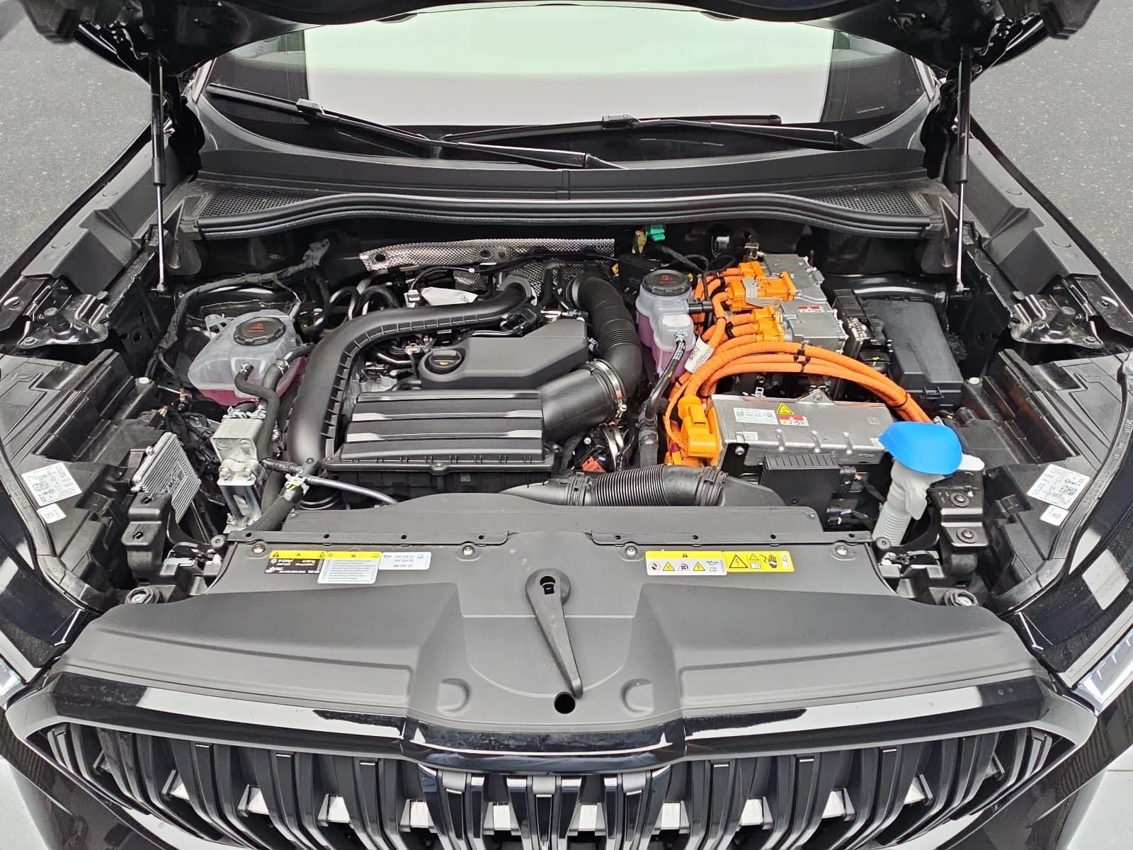 Skoda 1.5 TSI DSG IV PHEV SPORTLINE AHK PANO LM