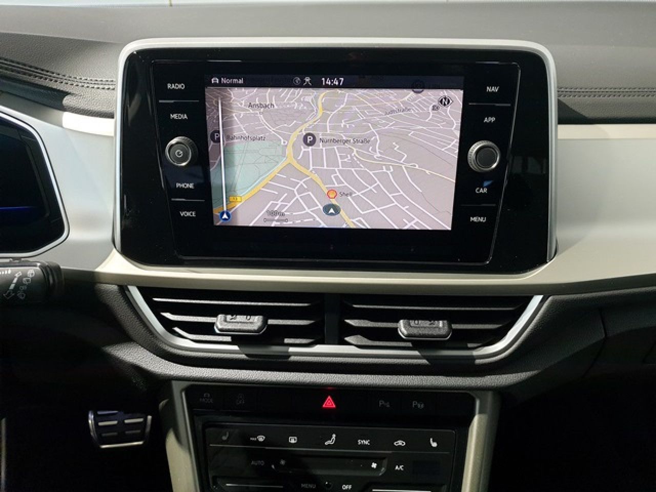 Volkswagen T-Roc 1.5 TSI Move DSG - Samsaru's Car Outlet