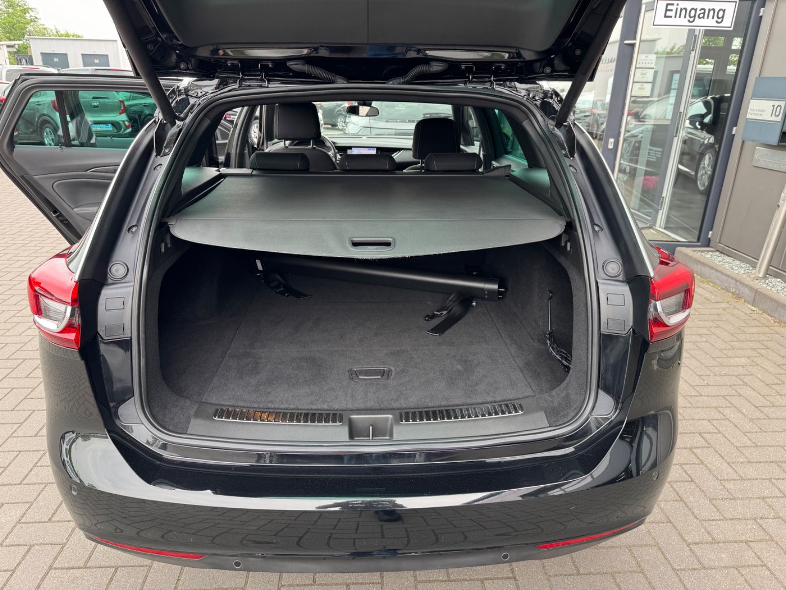 Opel Insignia B Sports Tourer Business - Samsaru's Car Outlet