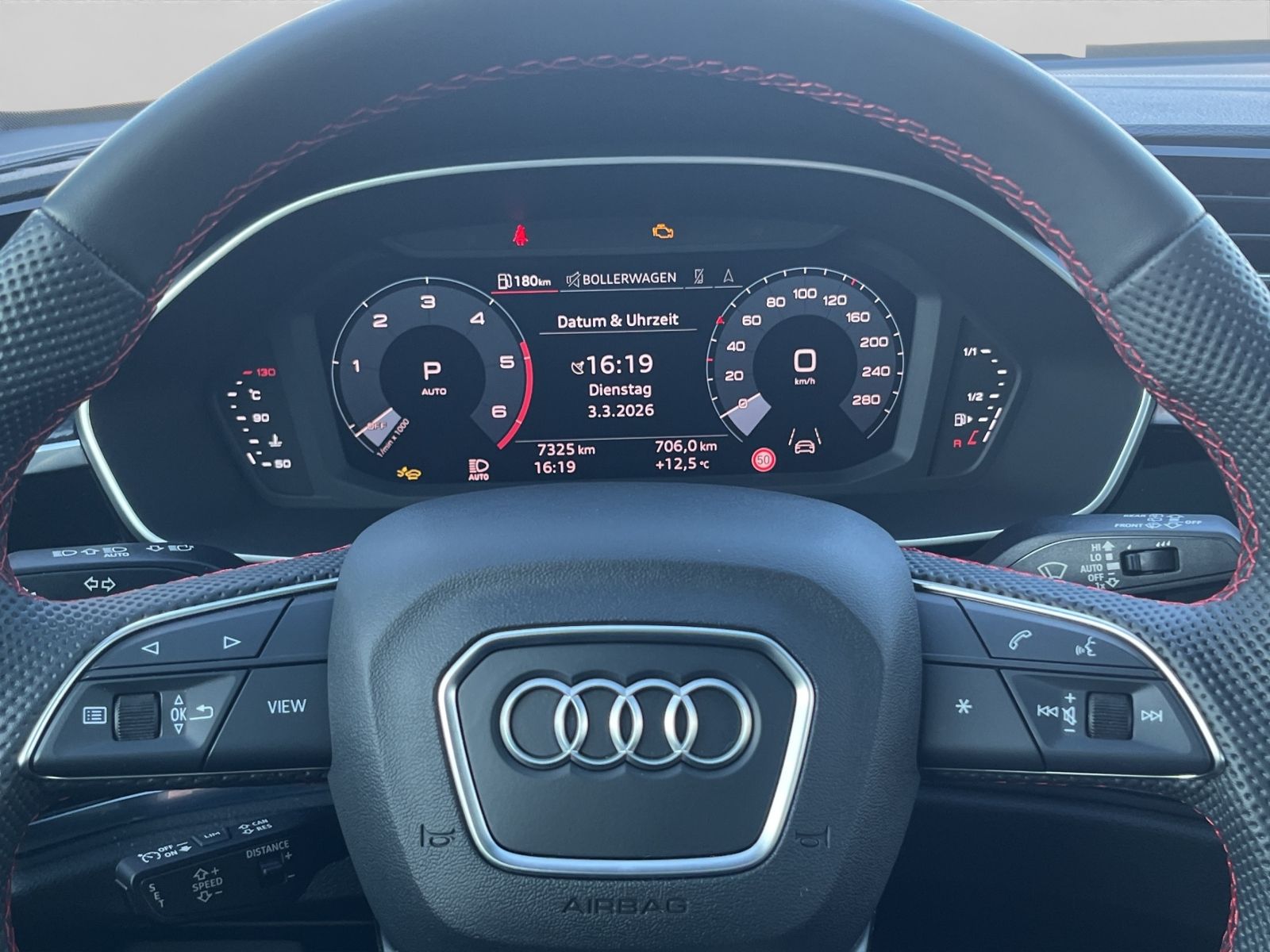 Audi Q3 35 TDI S-LINE+NAVI+LED+AHK+PANO