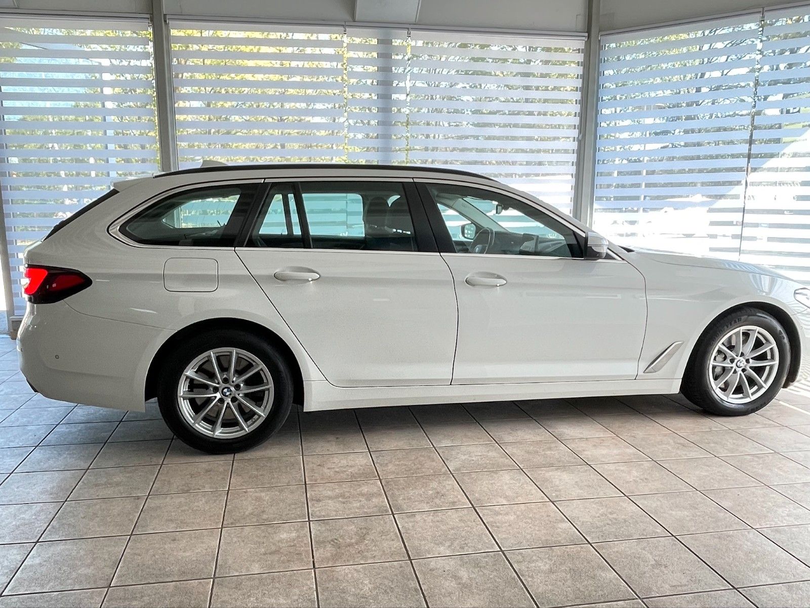 BMW 530d xD LASER HUD 360° AHK 4xKlima DA+ Komf.Zug.