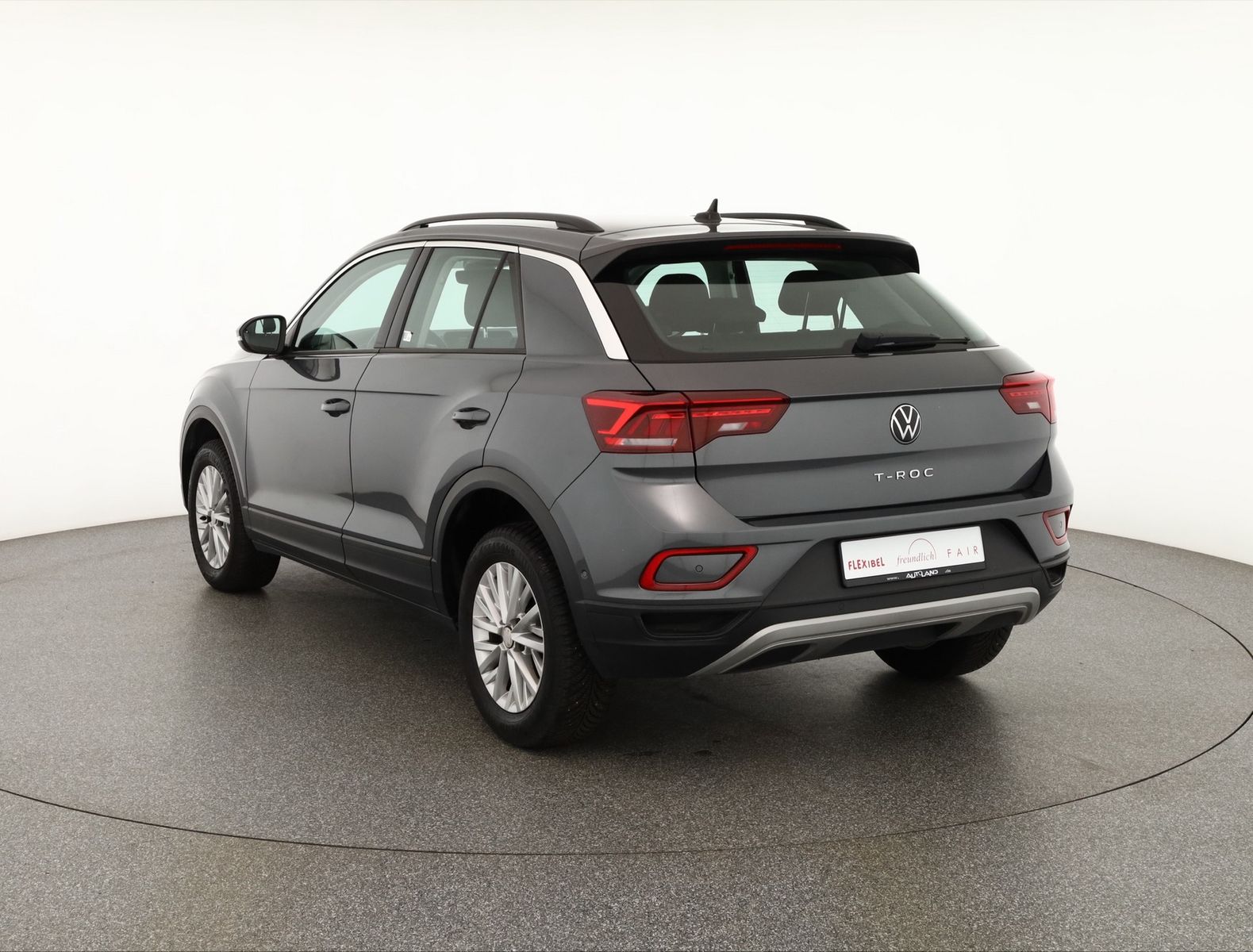 Volkswagen T-Roc 1.5 TSI DSG - Samsaru's Car Outlet