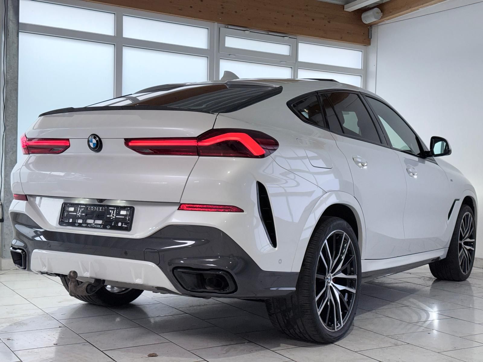 BMW X6 40d xDrive-M Sport/Sky/AHK/360/HUD/B&W/Iconic