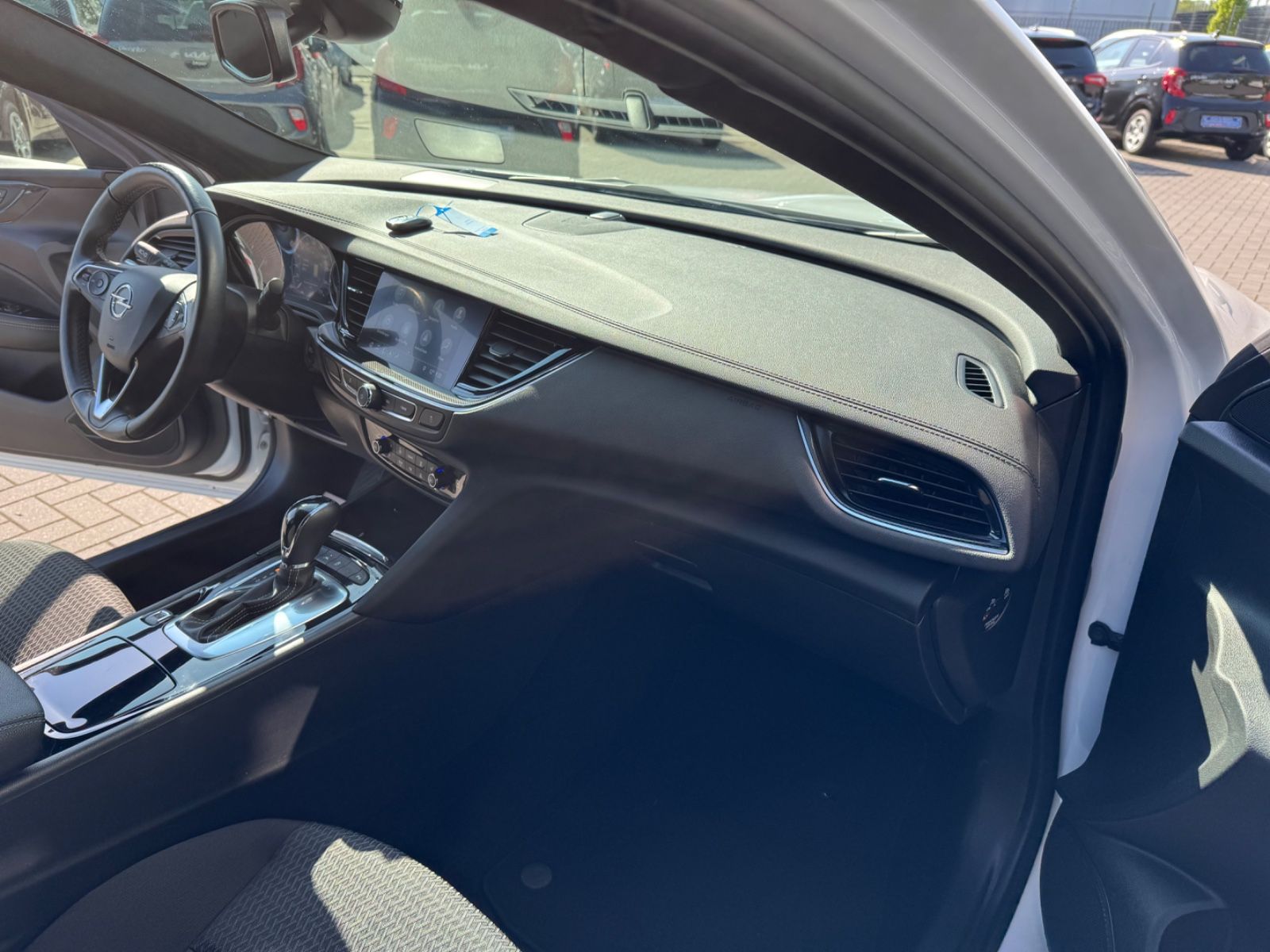 Opel Insignia B Sports Tourer Business - Samsaru's Car Outlet