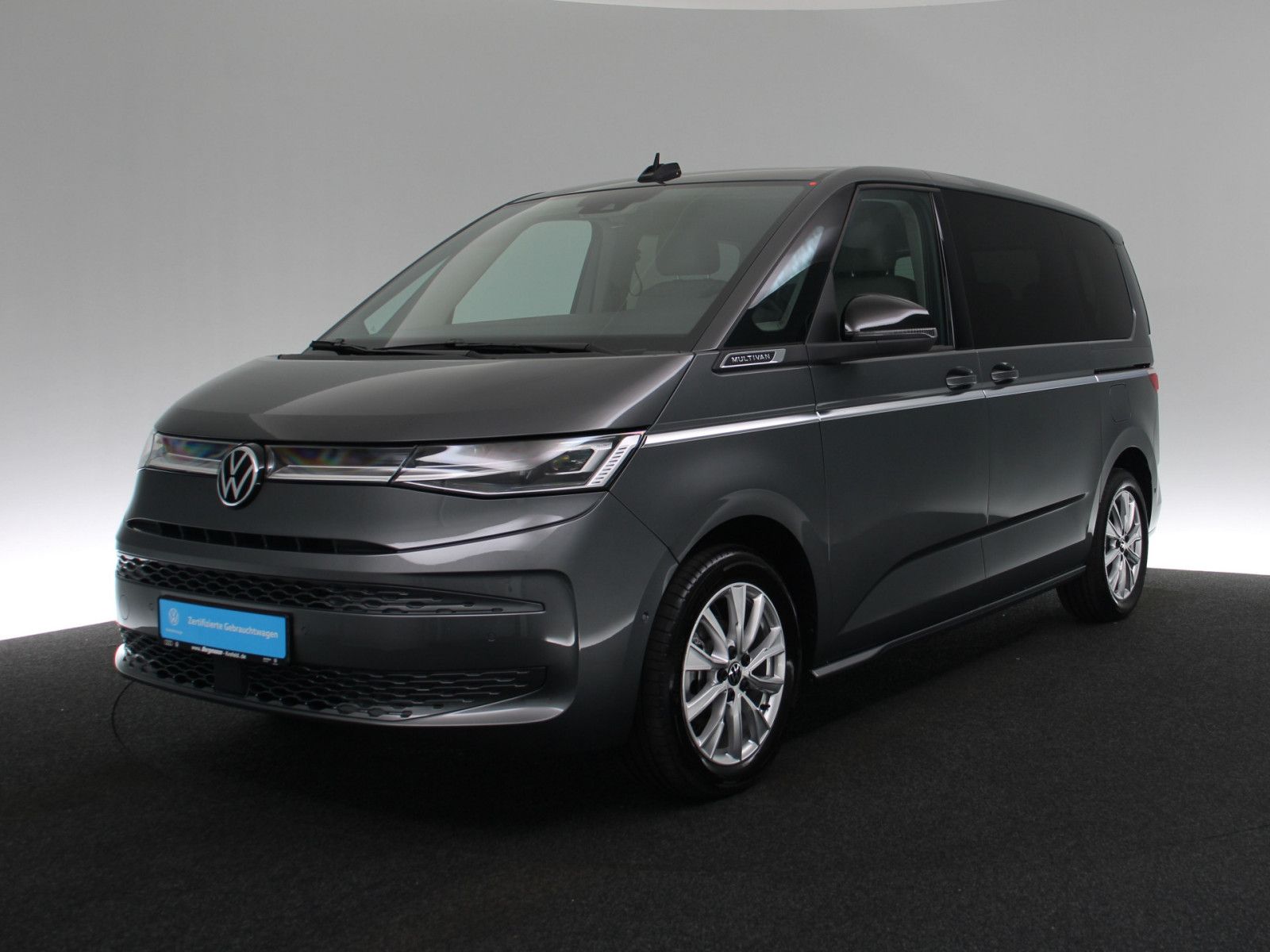 Volkswagen T7 Multivan 2.0 TDI Style - Samsaru's Car Outlet