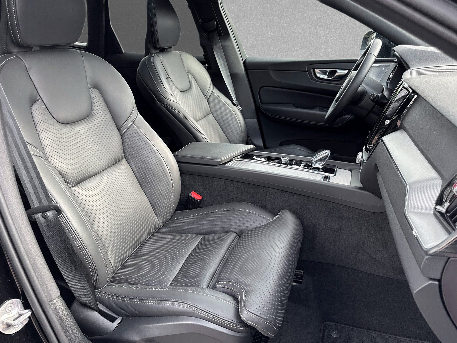 Volvo XC60 Black Edition Plus, T6 AWD Plug-in+ AHK