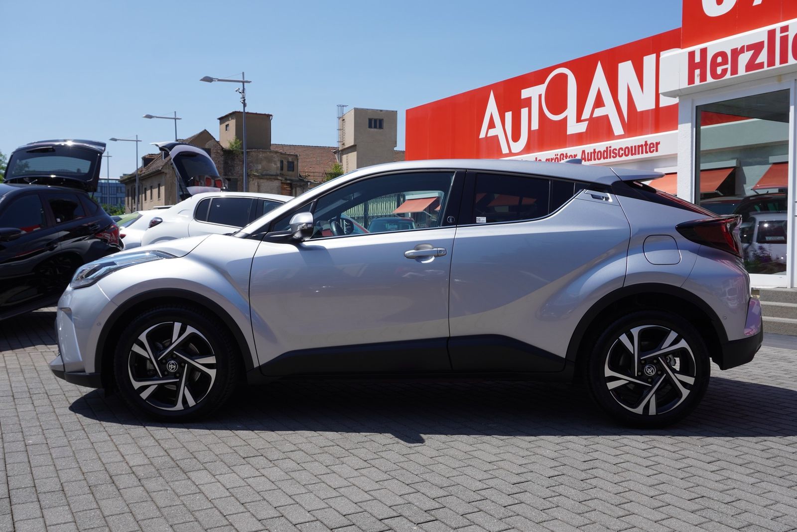 Toyota C-HR 1.8 Hybrid - Samsaru's Car Outlet