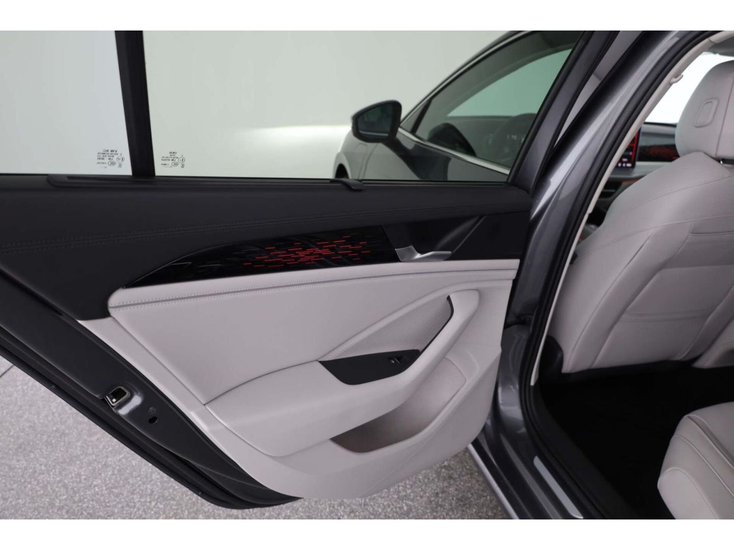 Volkswagen Passat 1.5 eHybrid Elegance DSG AHK/Matrix/NAV
