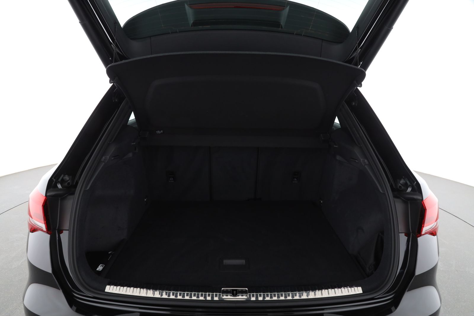 Audi Q3 35 TDI quattro S tronic S line - Samsaru's Car Outlet