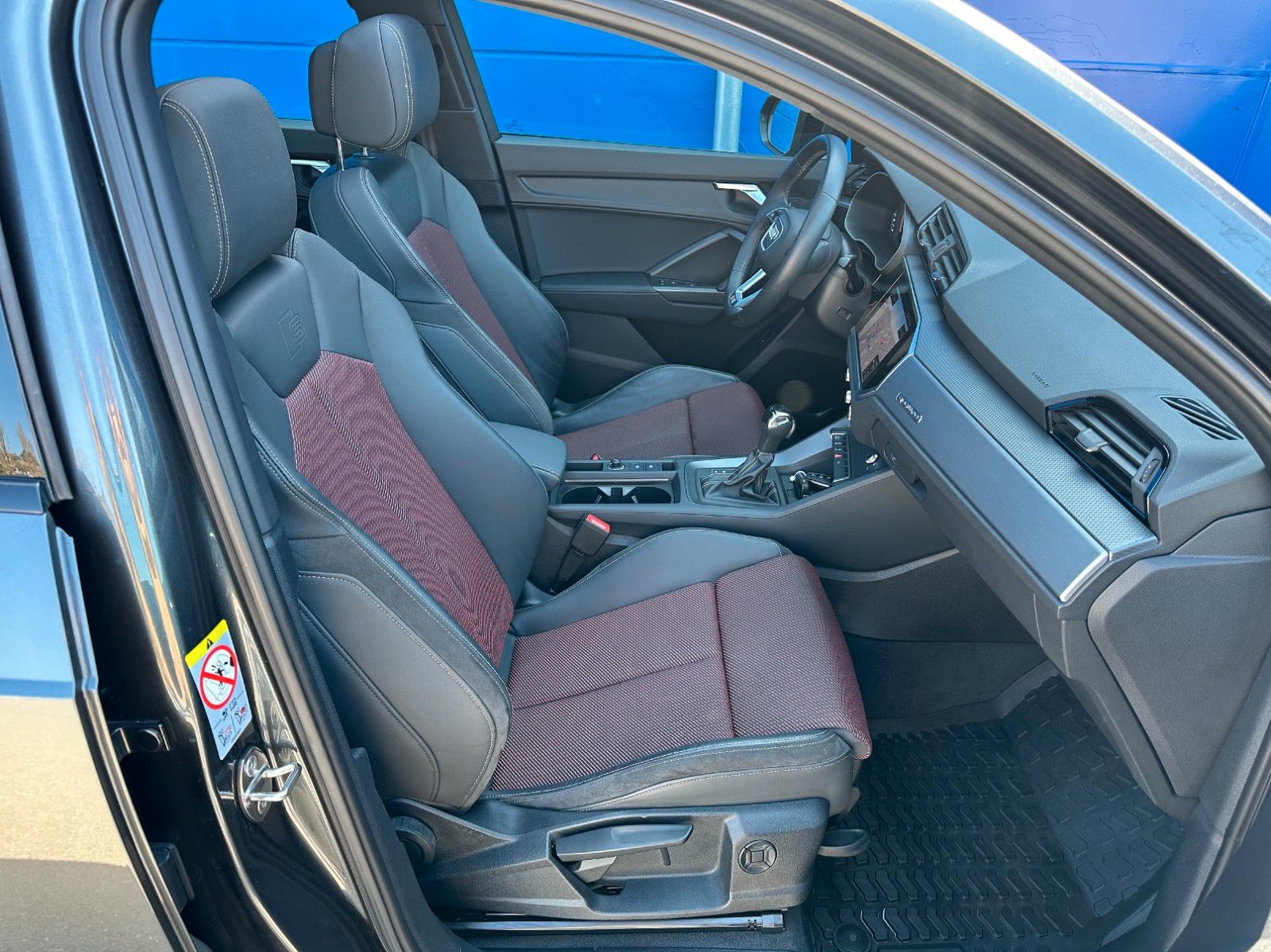 Audi Q3 45 TFSI QUATT S-LINE - Samsaru's Car Outlet