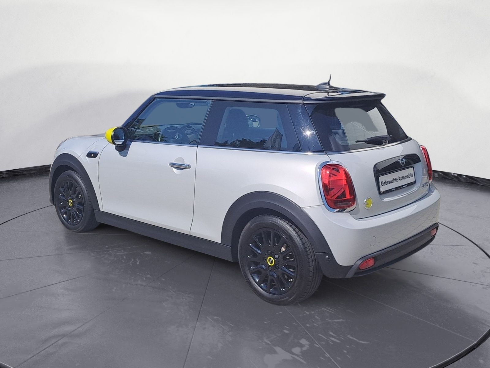 MINI Cooper SE Classic - Samsaru's Car Outlet