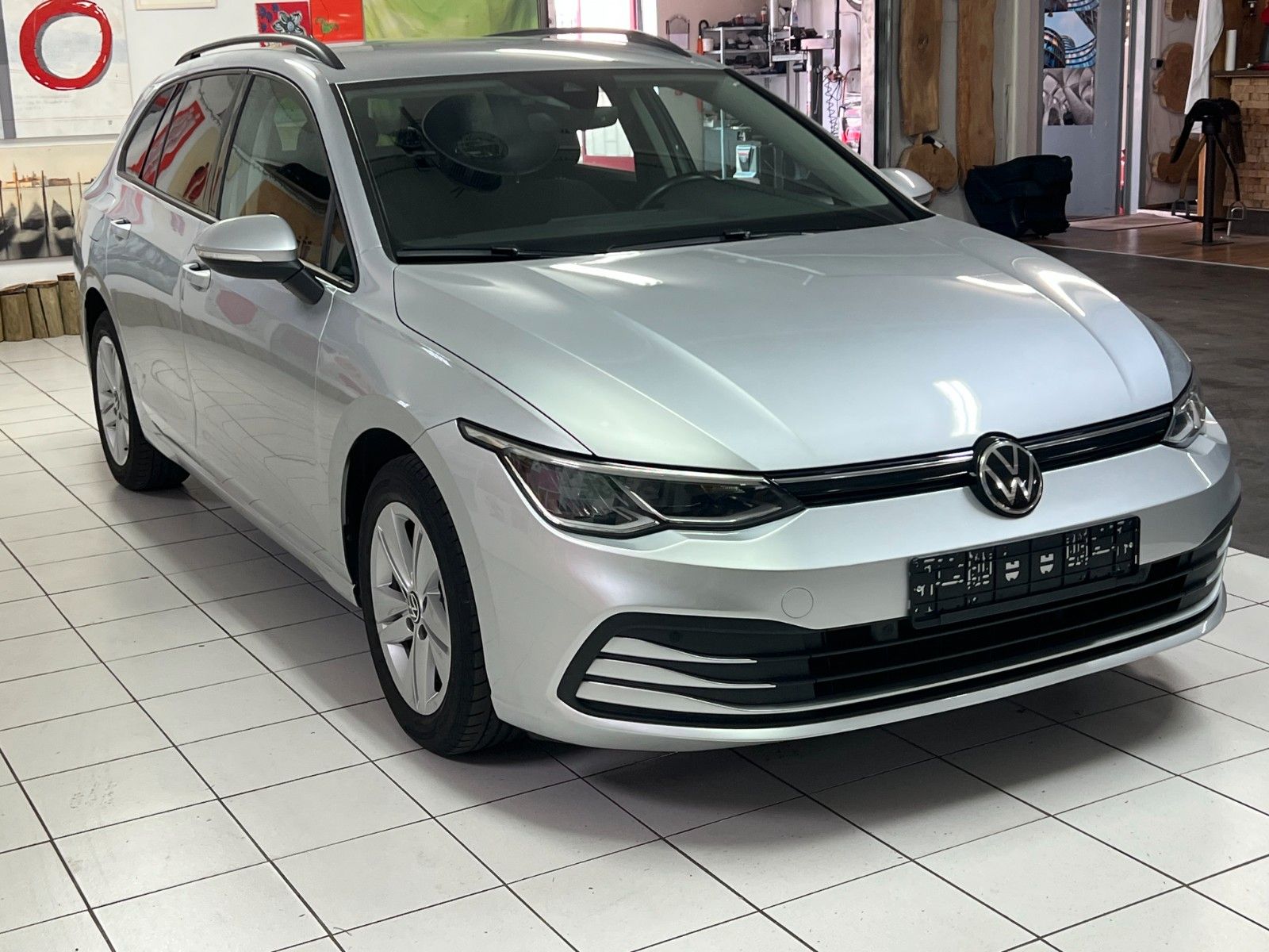 Volkswagen Golf VIII Variant Life eTSI - Samsaru's Car Outlet