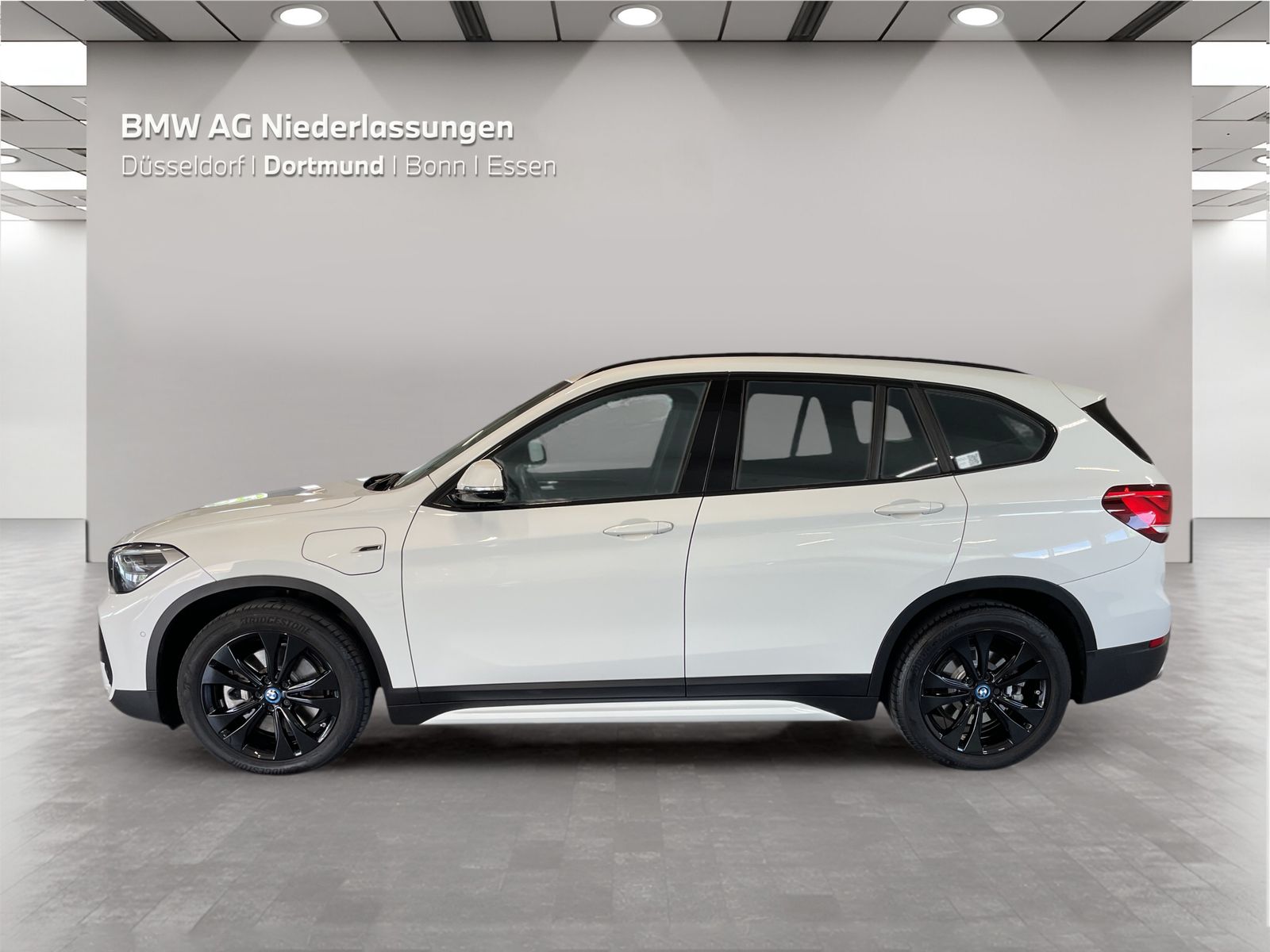 BMW X1 xDrive25e Sport Line - Samsaru's Car Outlet