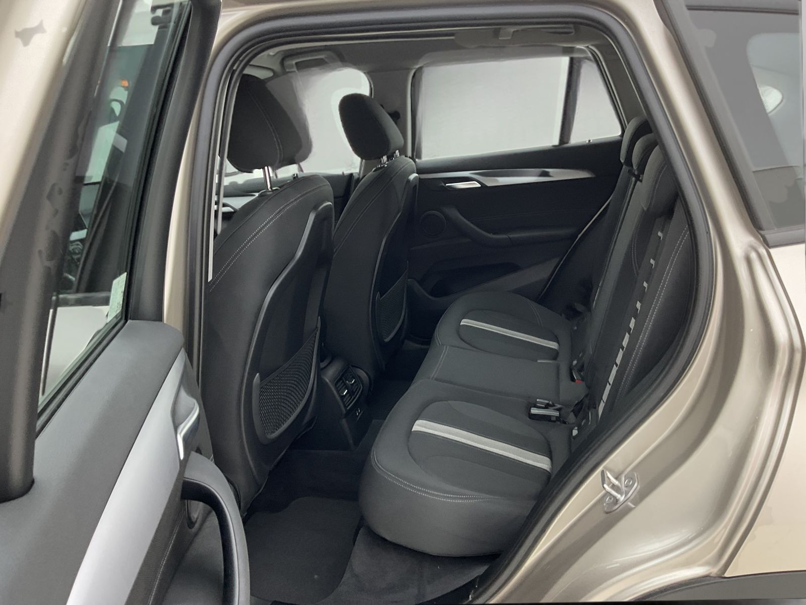 BMW X1 xDrive18d Sportsitze - Samsaru's Car Outlet