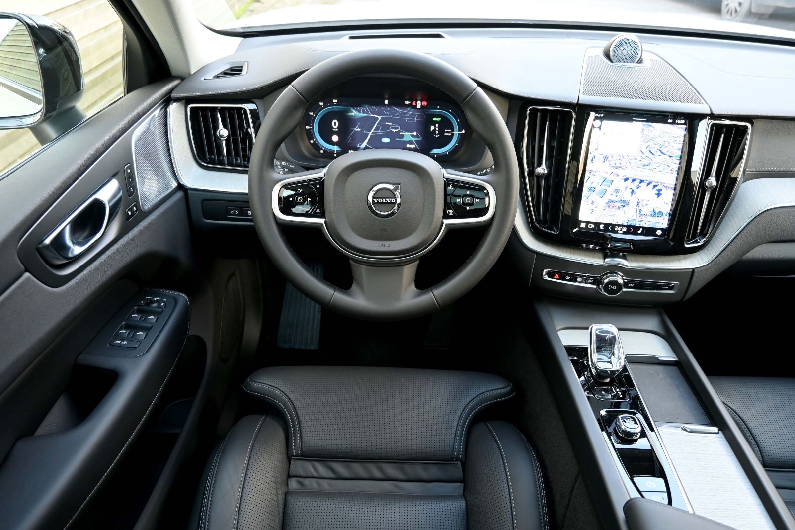 Volvo XC 60 T8 B&W HUD MASSAGE Ultra Dark FULL FULL