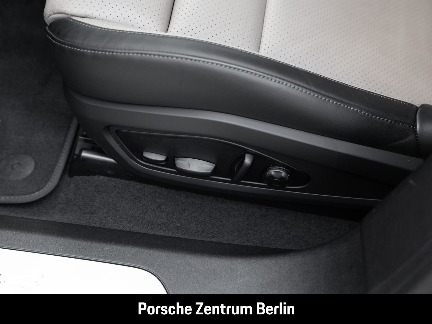 Porsche Taycan 4 Cross Turismo HD-Matrix Offroad Paket