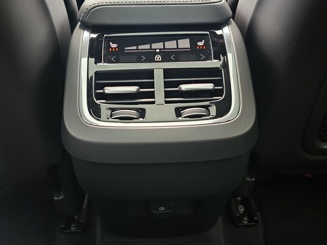 Volvo XC60 B5 AWD Ultimate Dark - Samsaru's Car Outlet
